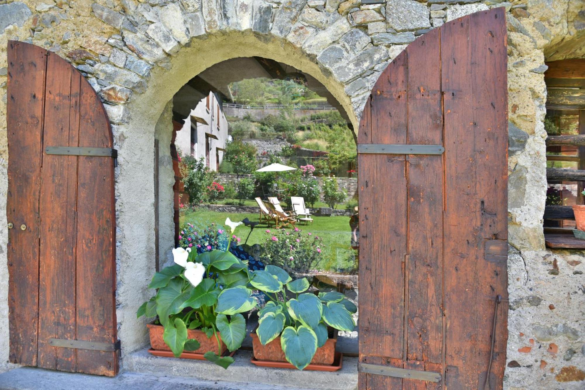Piano Nobile Al Roseto Del Drago Villa San Bernardo  Exterior photo